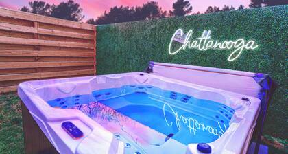 The Chic Escape | Mini Golf | Luxe Hot Tub | Games