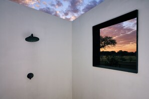 標準雙人房, 花園景 | 浴室 | 獨立浴缸及淋浴設備、風筒、提供毛巾、番梘