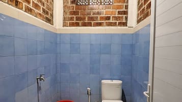 Rumah Wayang | Bathroom