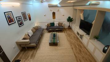 Luxury-Apartment | Wohnbereich | Flachbildfernseher