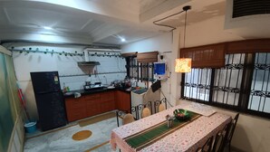 Unclassified image, 4 of 20, button - Daisy Duplex (Nagpur)