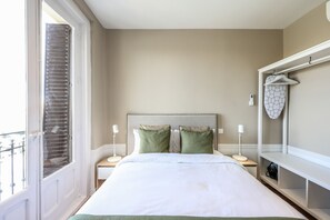 2 bedrooms, iron/ironing board, free WiFi, bed sheets