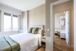 2 slaapkamers, een strijkplank/strijkijzer, gratis wifi, beddengoed