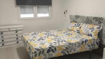 3 bedrooms, iron/ironing board, bed sheets