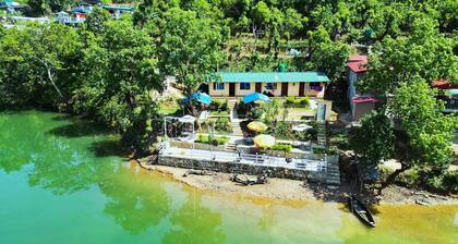 Lake Wave Cottage & Resturent