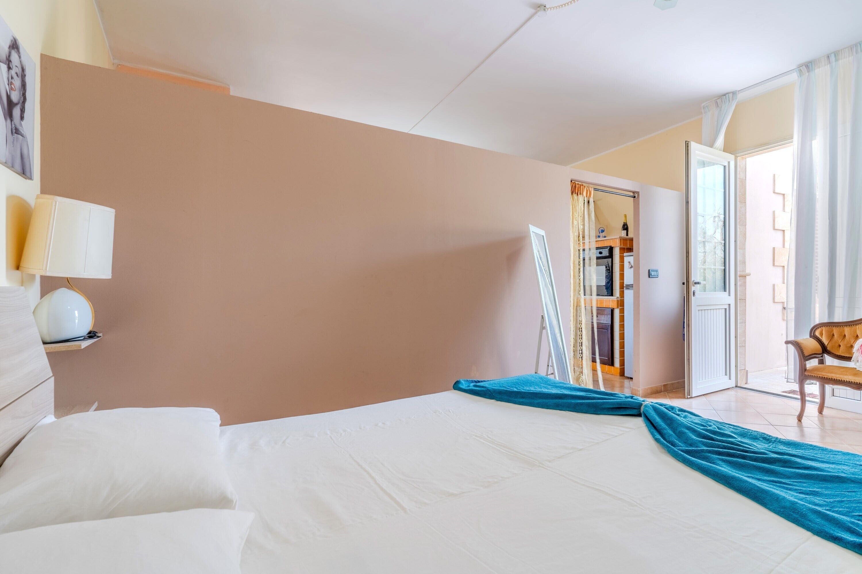 1 室のベッドルーム、アイロン / アイロン台、WiFi (無料)、ベッドシーツ