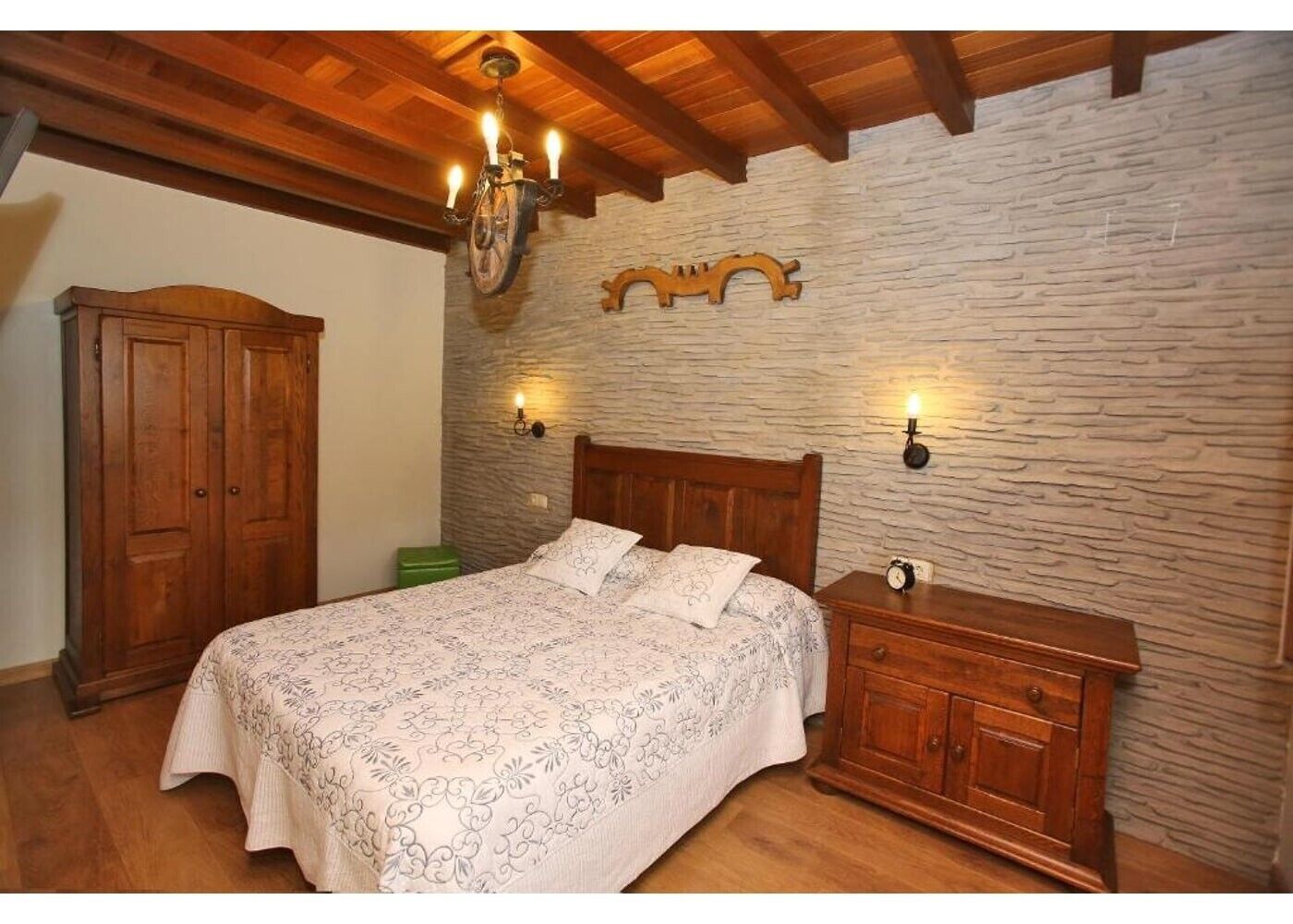 2 quartos, ferros/tábuas de passar roupa, Wi-Fi de cortesia