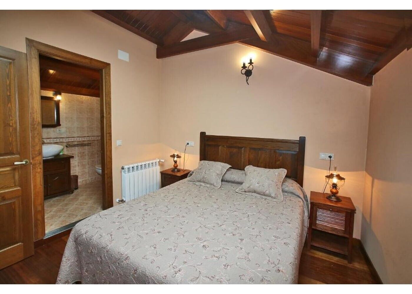 2 quartos, ferros/tábuas de passar roupa, Wi-Fi de cortesia