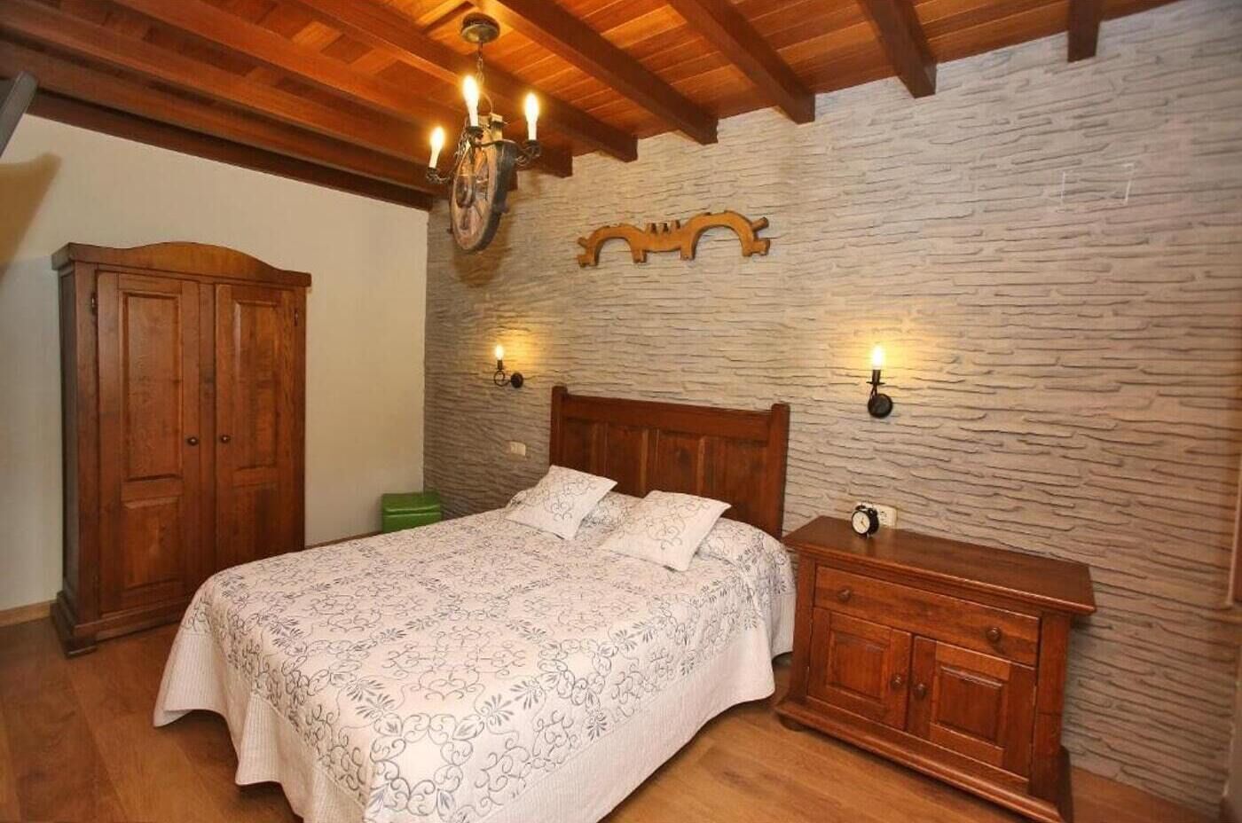 2 slaapkamers, een strijkplank/strijkijzer, gratis wifi, beddengoed