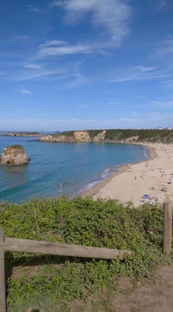 Beach nearby - Apartment 'Apartamento 2' with Mountain View, Shared Terrace and Wi-Fi (Asturias)