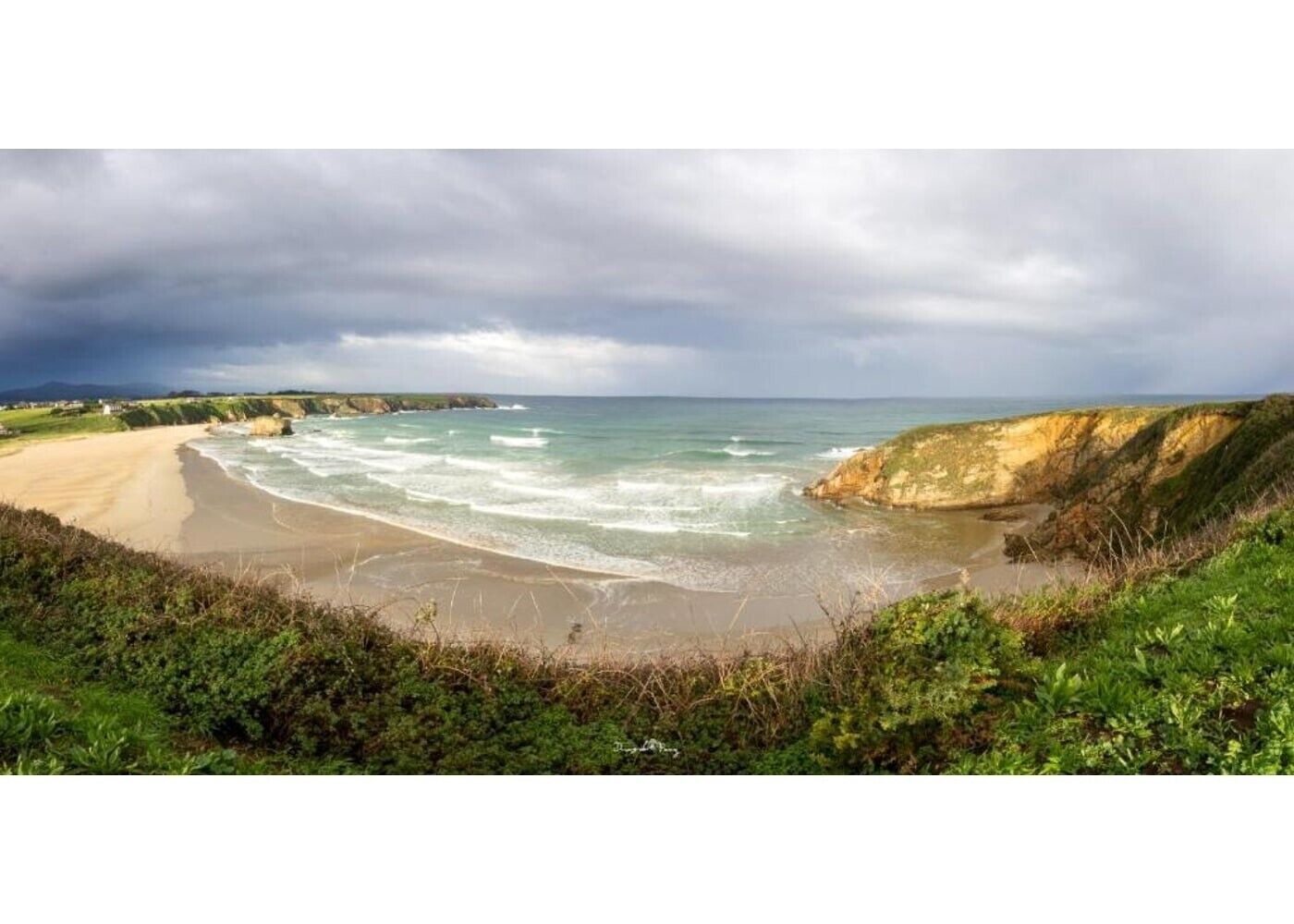 Una spiaggia nelle vicinanze