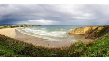 Una spiaggia nelle vicinanze