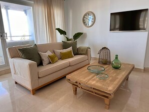 TV - Puerto Sotogrande Apartment with Sea Views, Wi-Fi, and Air Conditioning (Sotogrande)