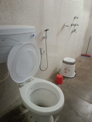 Standard Double Room | Bathroom | Shower, rainfall showerhead, towels, soap - Shanti homestay Sikkim (Namchi)