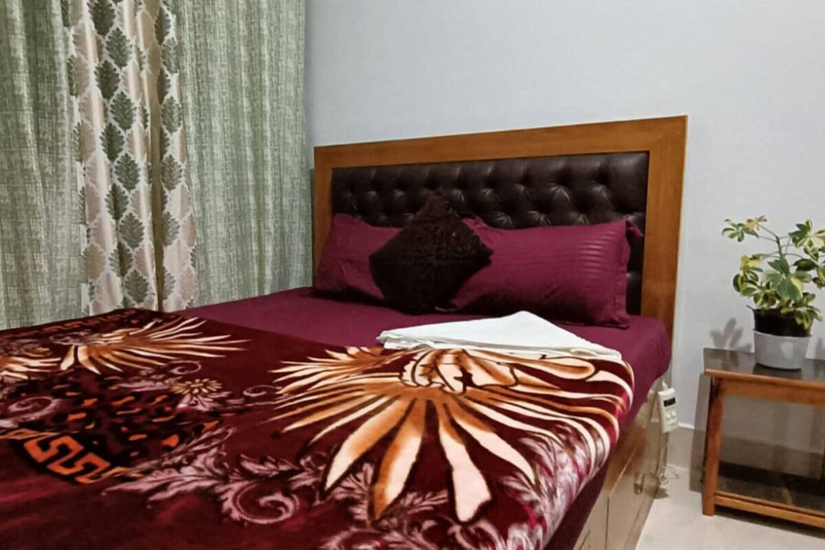 Standard Double Room | Free WiFi, bed sheets