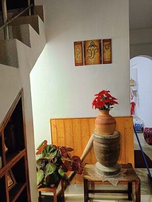 Coin salon dans le hall