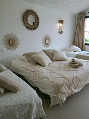 6 bedrooms, free WiFi, bed sheets - Villa 'Beachfront' with Sea View, Wi-Fi and Air Conditioning (ESTEPONA)