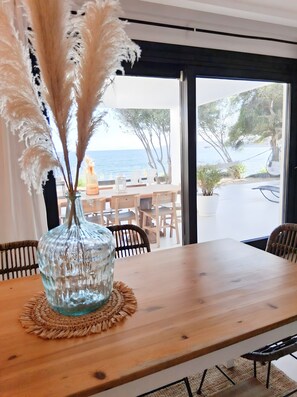 Dining - Villa 'Beachfront' with Sea View, Wi-Fi and Air Conditioning (ESTEPONA)