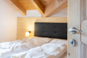 2 bedrooms, bed sheets