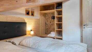 2 bedrooms, bed sheets