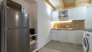 Frigorifero, microonde, piano cottura, macchina per tè/caffè