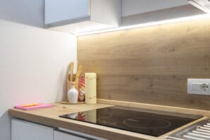 Fridge, microwave, stovetop, coffee/tea maker