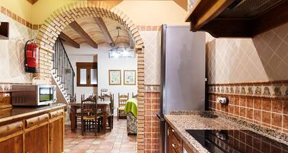 Rural House 'La Acacia' with Private Pool, Wi-Fi and Air Conditioning