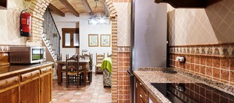 Rural House 'La Acacia' with Private Pool, Wi-Fi and Air Conditioning