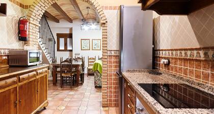 Rural House 'La Acacia' with Private Pool, Wi-Fi and Air Conditioning