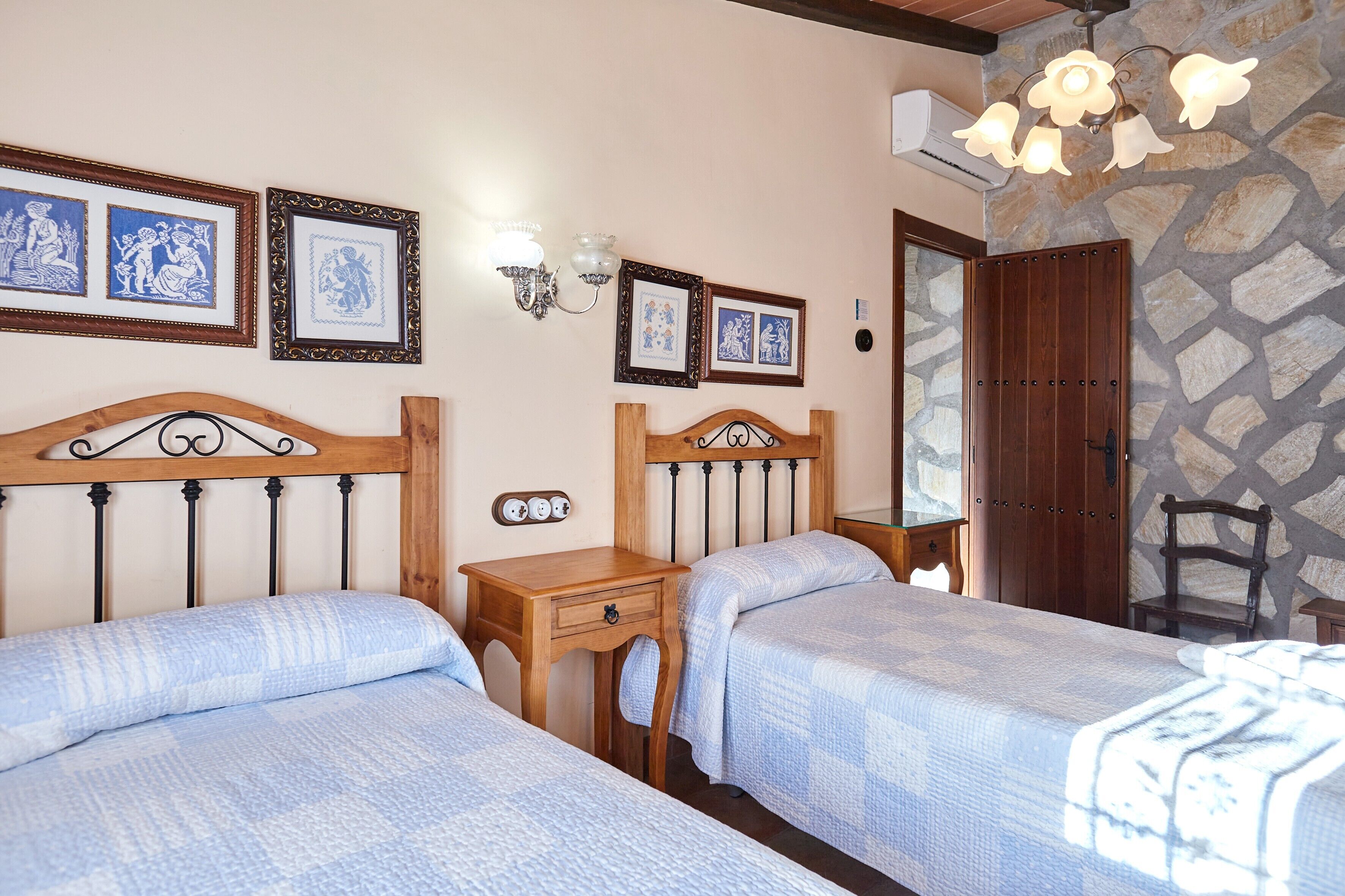 6 bedrooms, iron/ironing board, free WiFi, bed sheets