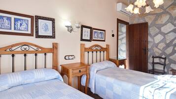 6 bedrooms, iron/ironing board, free WiFi, bed sheets