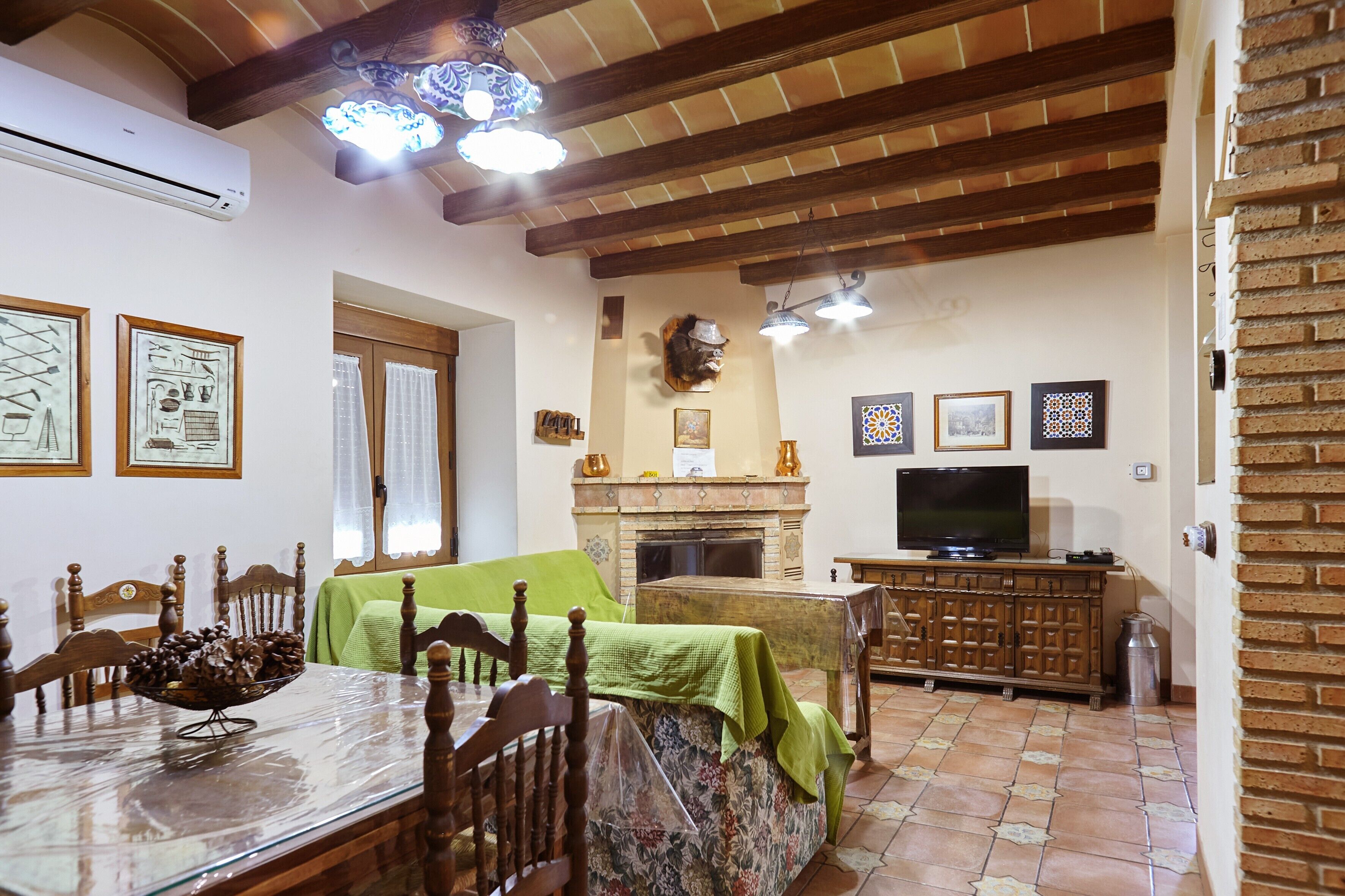 Televisie en een open haard