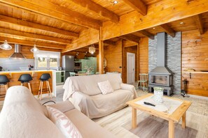 Televisie en een open haard