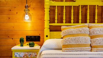 4 bedrooms, iron/ironing board, free WiFi, bed sheets