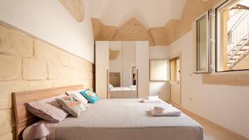 1 slaapkamer, een strijkplank/strijkijzer, gratis wifi, beddengoed