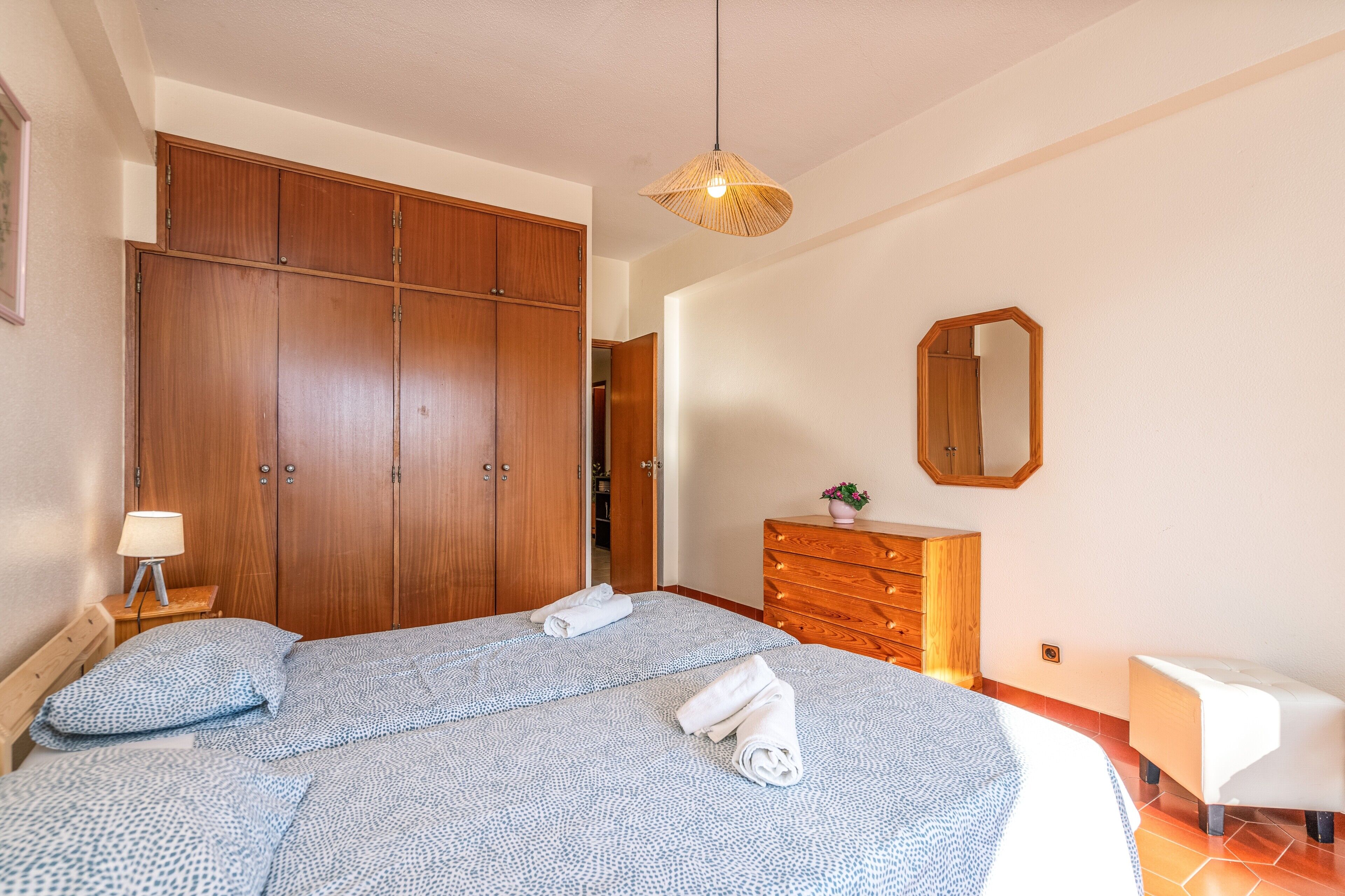 1 多间卧室、熨斗/熨衣板、免费 WiFi、床单