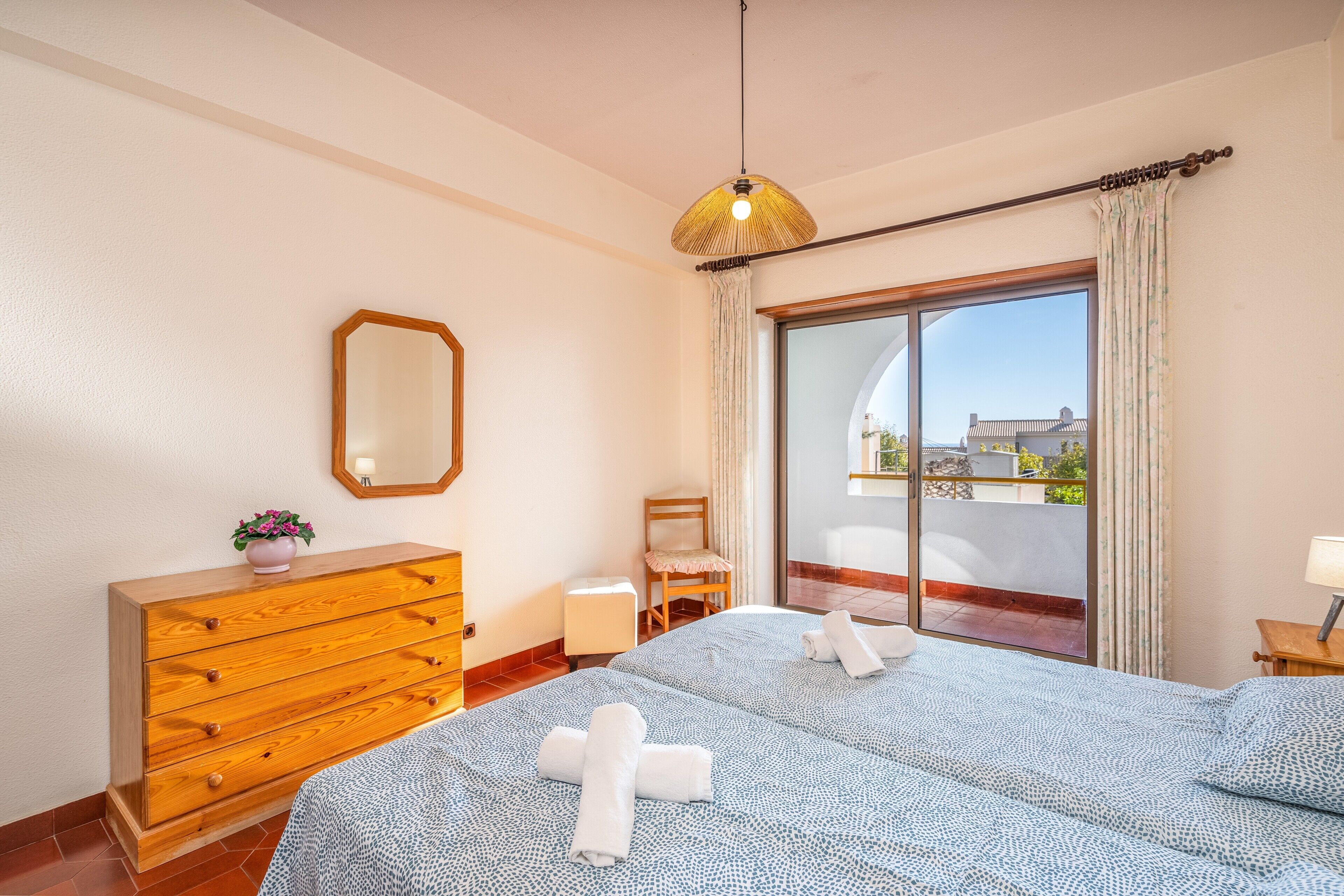 1 slaapkamer, een strijkplank/strijkijzer, gratis wifi, beddengoed