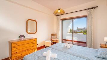 1 slaapkamer, een strijkplank/strijkijzer, gratis wifi, beddengoed