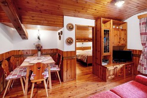 3 bedrooms, free WiFi, bed sheets