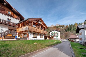 Exterior - Apartment 'Lastei' with Mountain View, Shared Garden and Wi-Fi (Falcade)