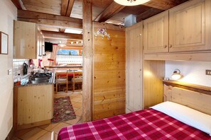 1 bedroom, free WiFi, bed sheets