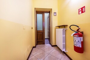 Interior -  'Civico22 - Camera 1' with Wi-Fi and Air Conditioning (Peschiera del Garda)