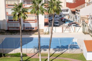Sports court - Studio Apartment 'Sol Y Breeze' with Sea View, Wi-Fi and Air Conditioning (Torre del Mar)