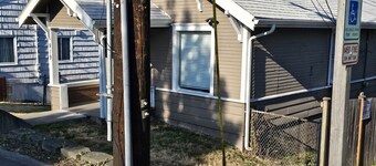 Charming bungalow with AC and WiFi in delightful Everett
