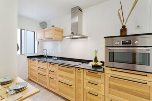 Fridge, microwave, stovetop, coffee/tea maker - Holiday Apartment 'Attaday Home' with Wi-Fi (Ingenio)