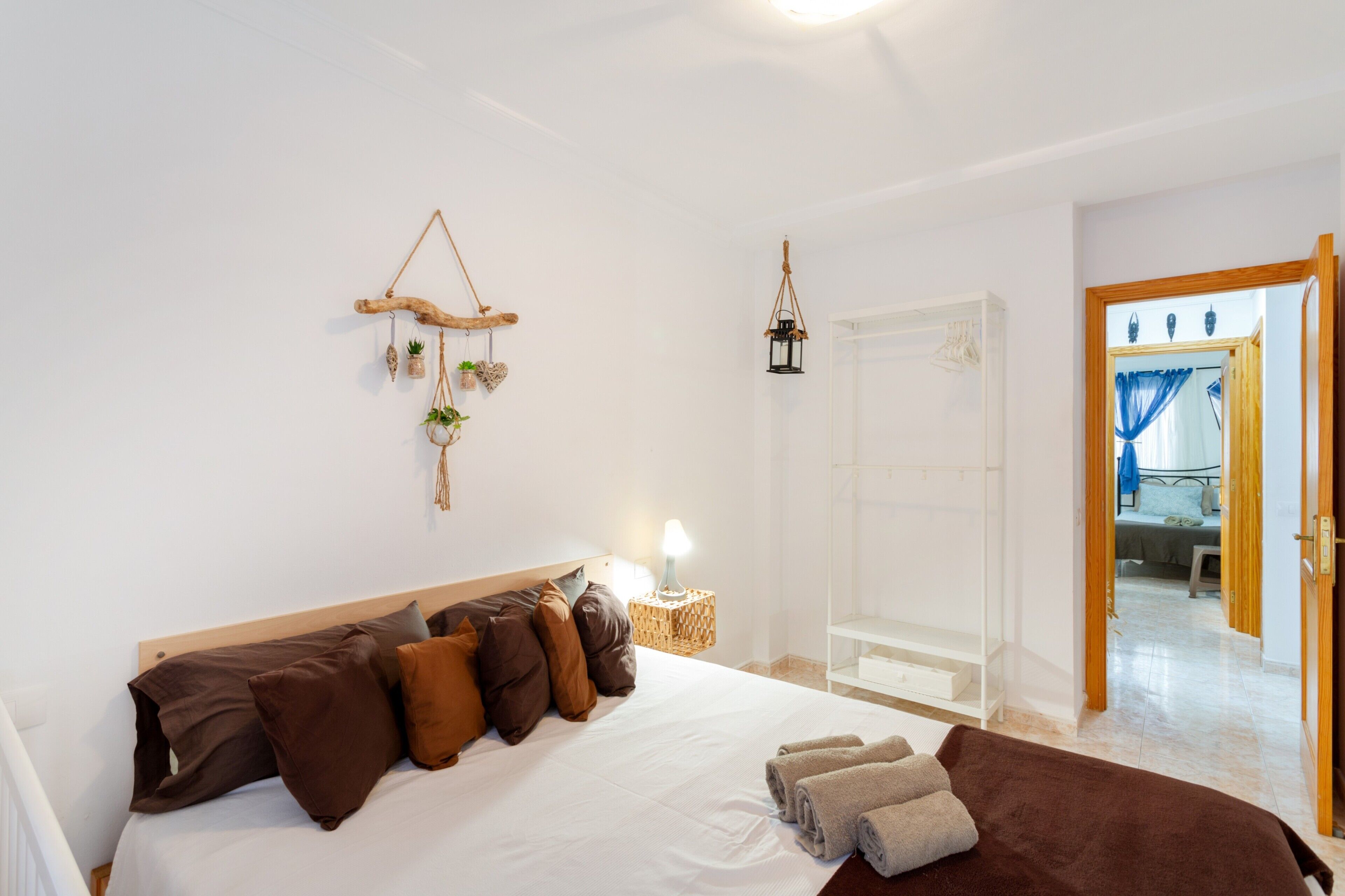 2 slaapkamers, een strijkplank/strijkijzer, gratis wifi, beddengoed