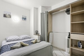 1 غرفة نوم ومكواة/لوح كي وواي فاي مجانًا وملاءات أسرّة