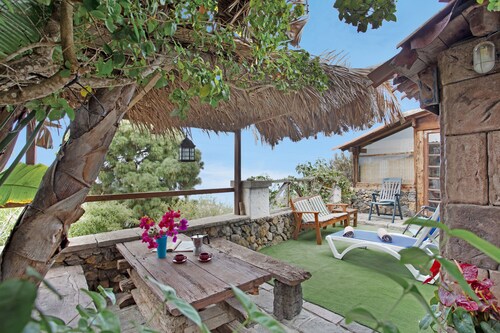 'El Pilar' with Sea View, Private Pool and Wi-Fi