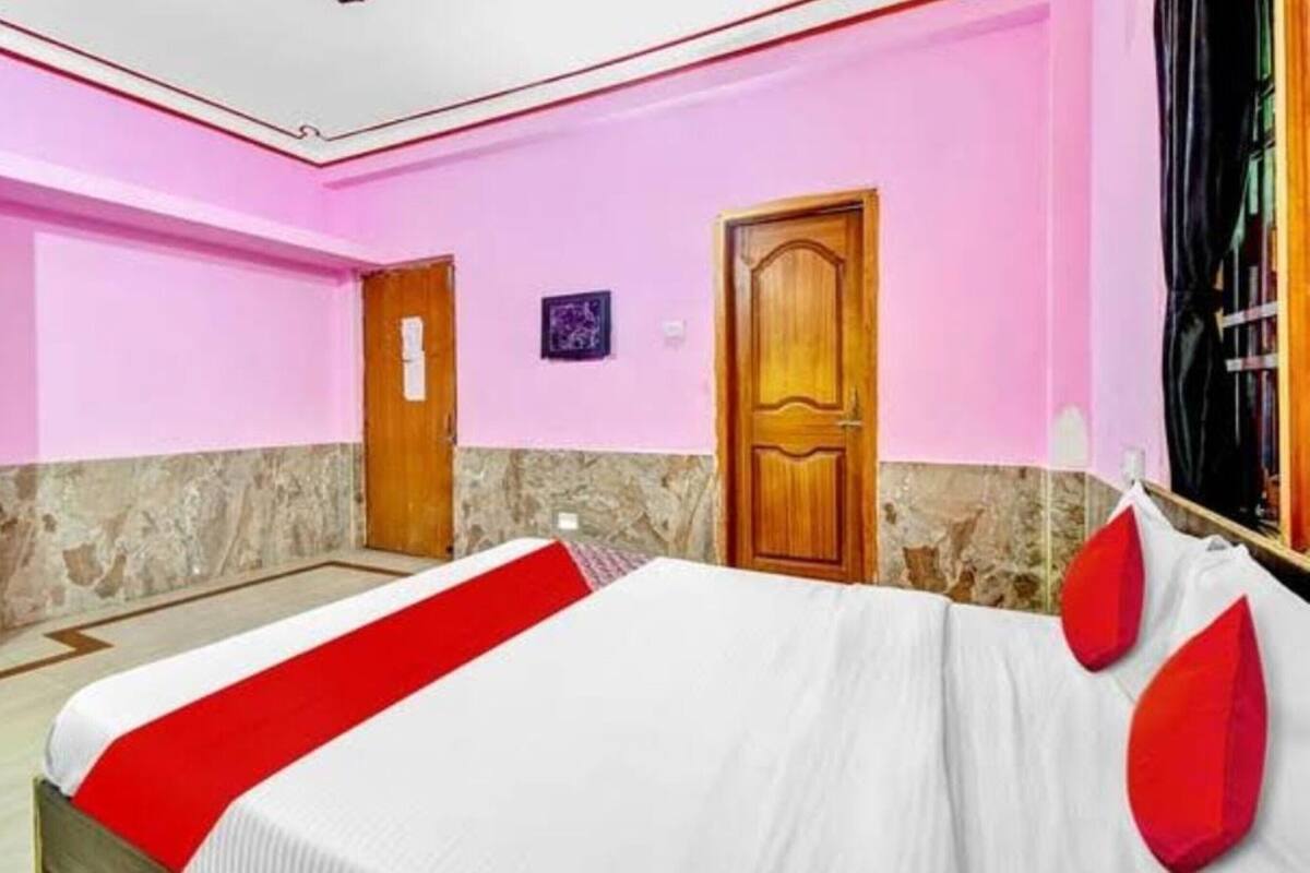 Soundproofing, free WiFi, bed sheets