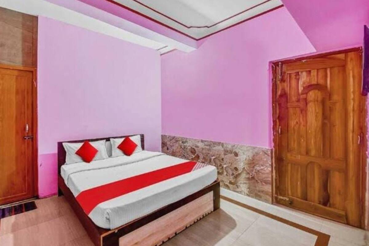 Soundproofing, free WiFi, bed sheets
